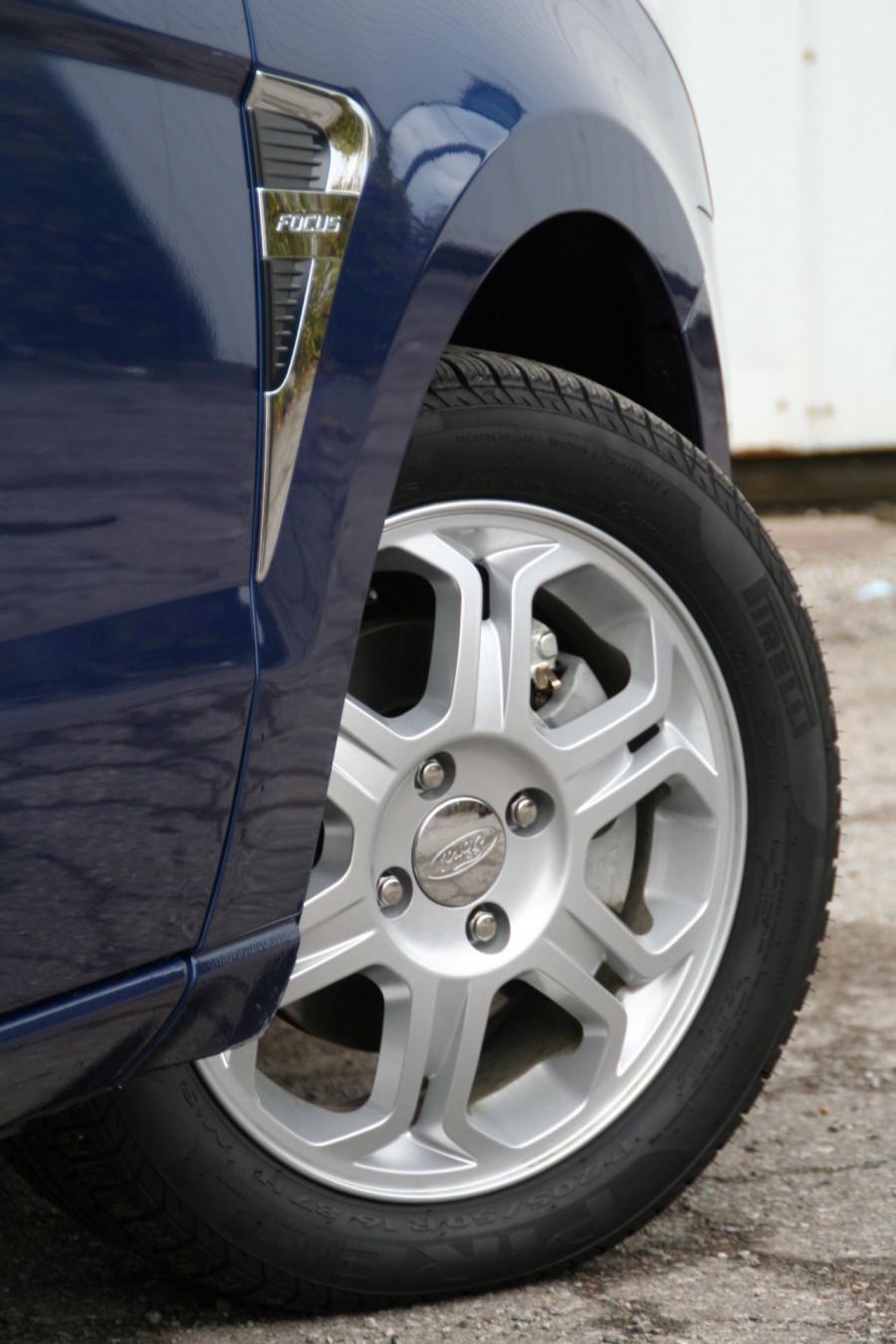  Ford Focus SES Coupe 2008 года  (фото 29 из 44)